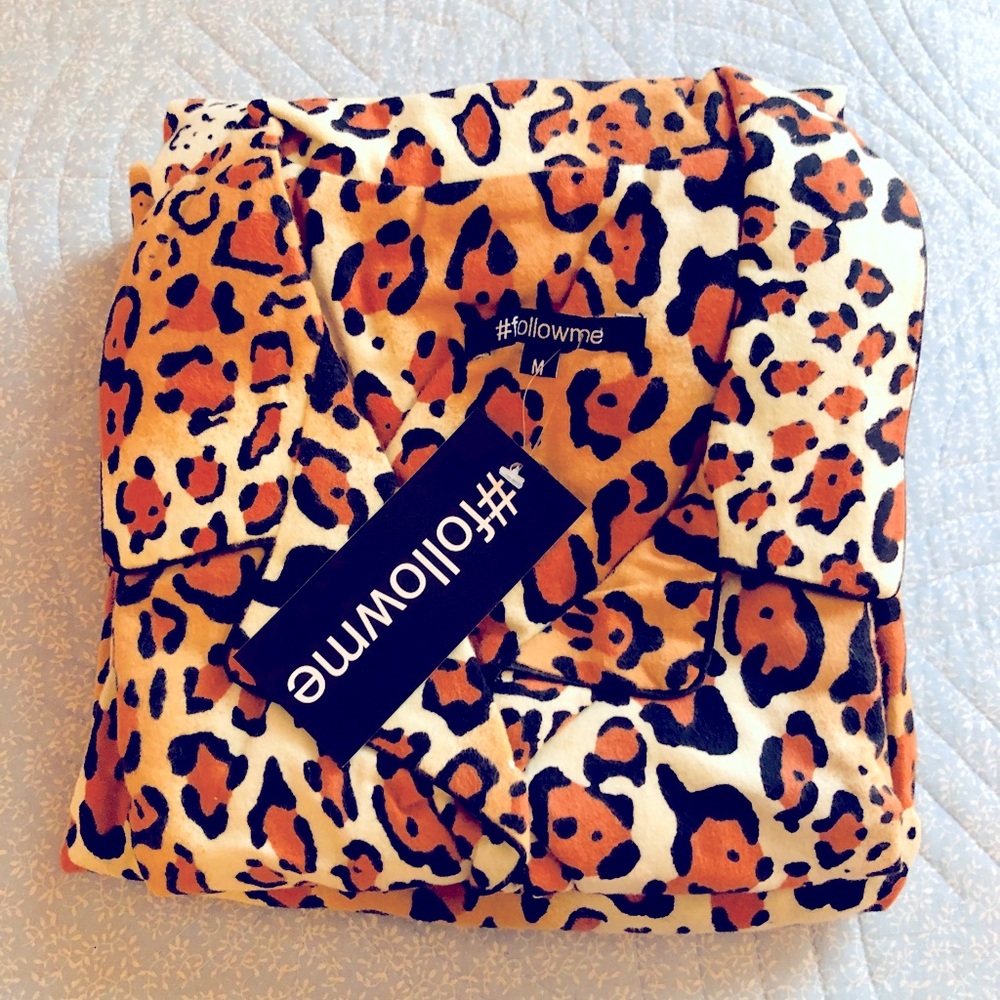 Brand New Leopard Pajamas Set Flannel Warm Follow me
Womens Size Medium